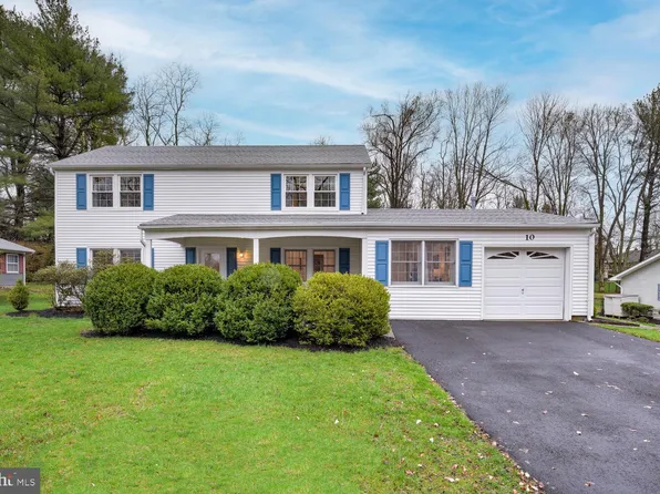 10 McIntosh Ln, Manalapan, NJ 07726