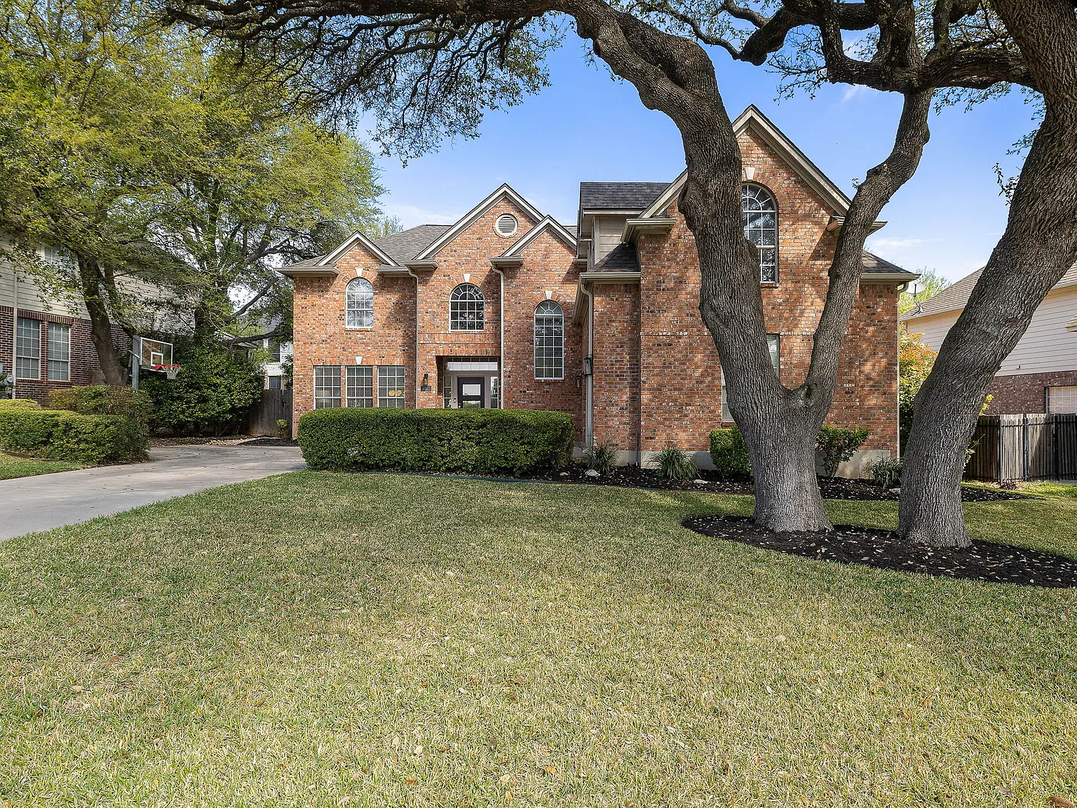 4 bed, 3551 sqft, $4,500 — Photo 1