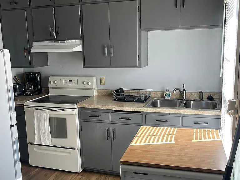 1st image of 402 2nd St SE