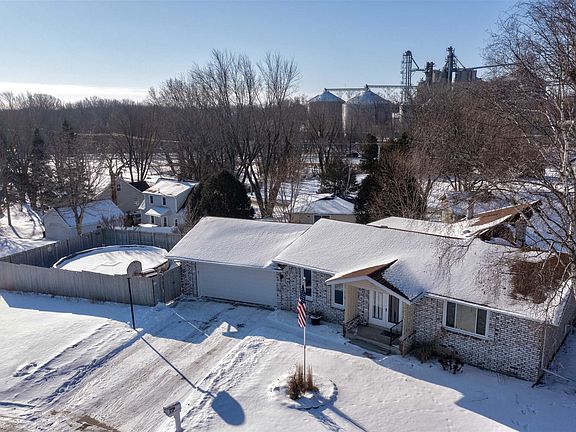 3rd image of 304 Mallard Ct