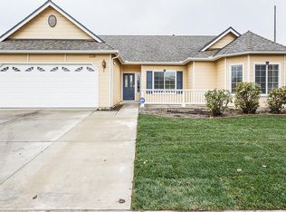 1129 Freedom Dr, Lemoore, CA 93245