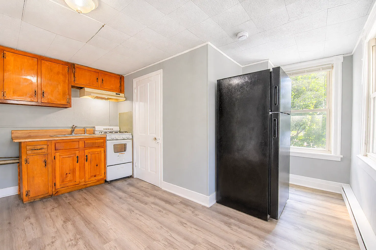 27 Pine St - 4 — Photo 2