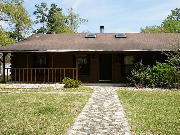 Front of log home.
