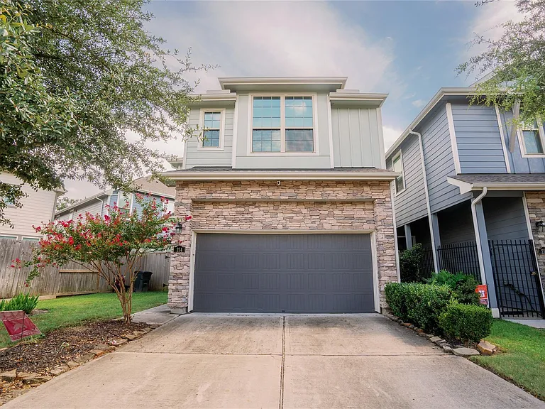 214 Club Crest Ln — Photo 1