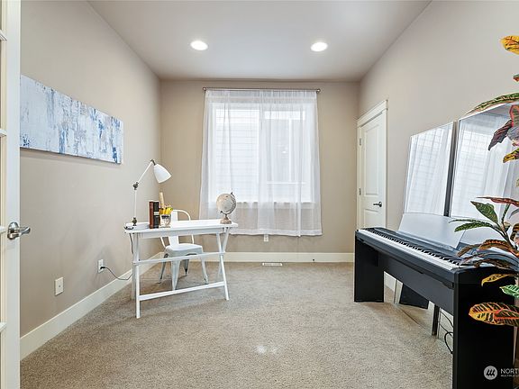 French doors open to an optional main floor den or guest bedroom with a closet, and a 3/4 bath on main.>