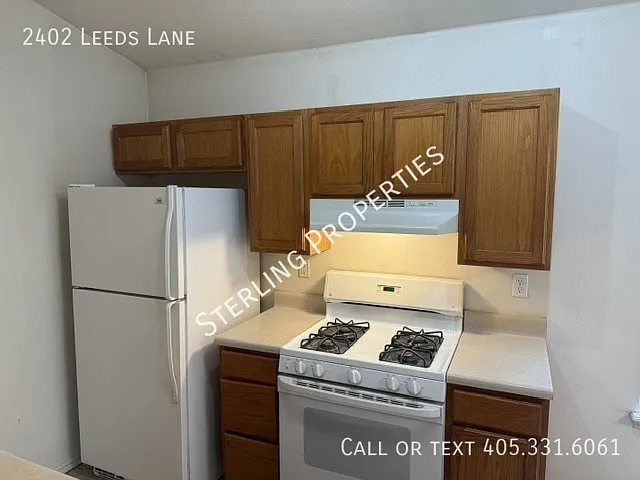 2402 Leeds Ln — Photo 10