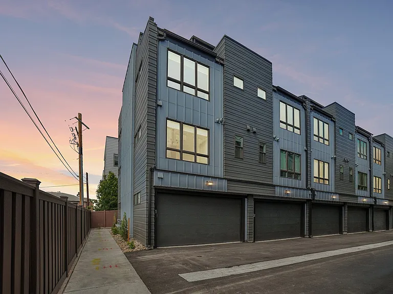 University Hills Townhomes — Photo 55