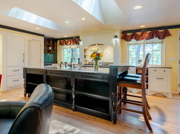 1024 Pinecrest Ter, Ashland, OR 97520