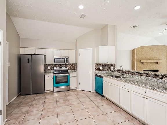 4th image of 7038 Villa Del Sol Dr