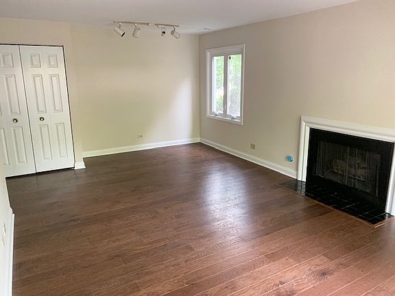 3rd image of 901 Hinman Ave APT 1A