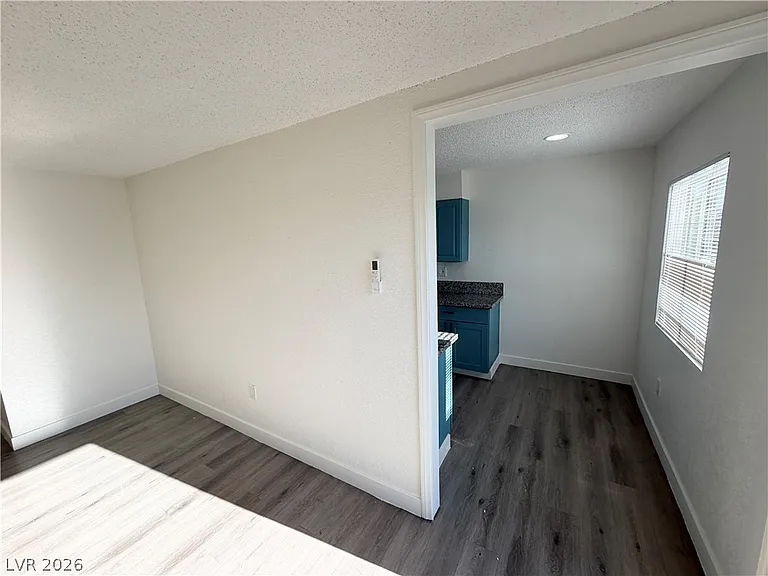 2030 Sunrise Ave #10 — Photo 8