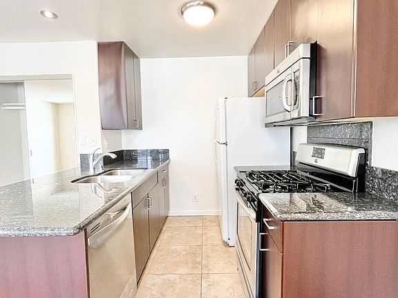 2nd image of 860 S Ardmore Ave #103A