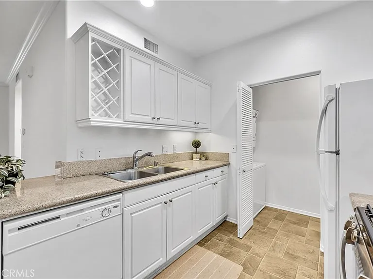 3212 Watermarke Pl — Photo 13