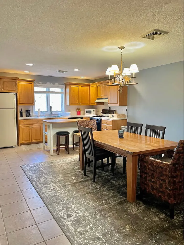 1 bed, 1400 sqft, $1,800 — Photo 1