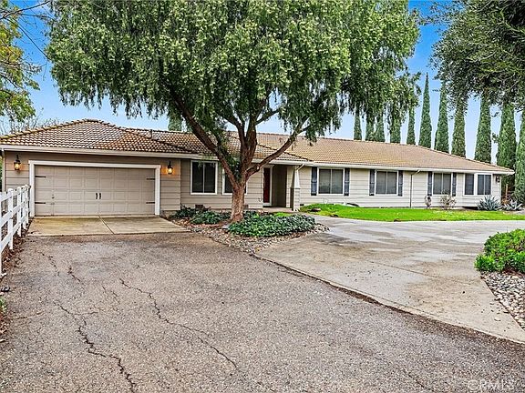 3rd image of 23457 Currier Dr