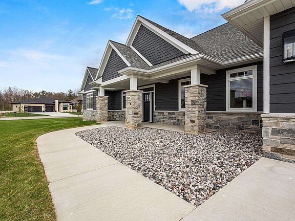2nd image of 2685 Creekwood Cir