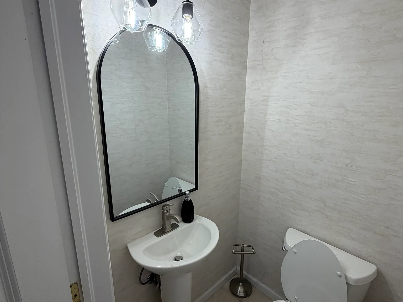 3 bed, 2.5 bath, 2000 sqft, $5,950 — Photo 4