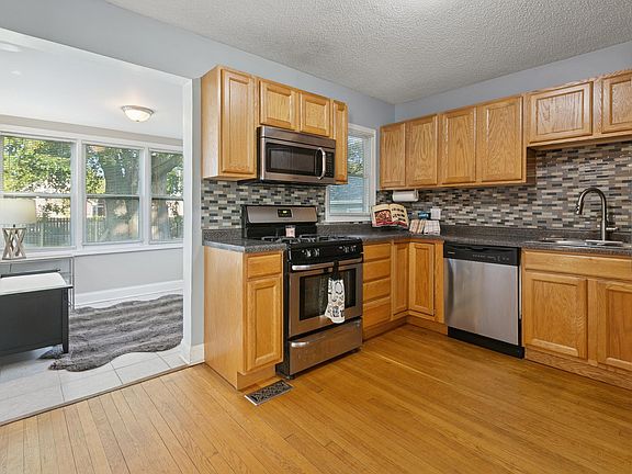 3rd image of 334 Ashland St N