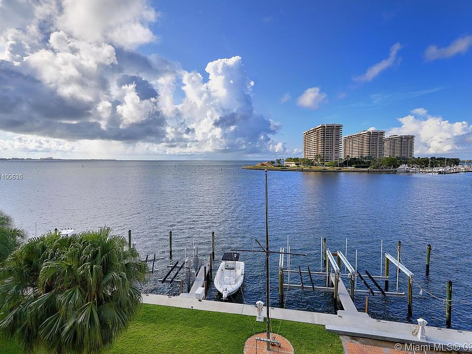 Fantastic Coconut Grove location.