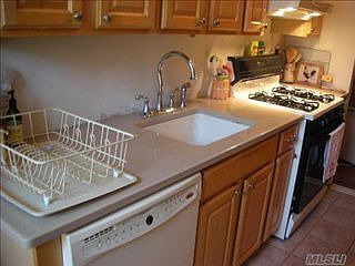 4th image of 16710 Crocheron Ave APT 6L