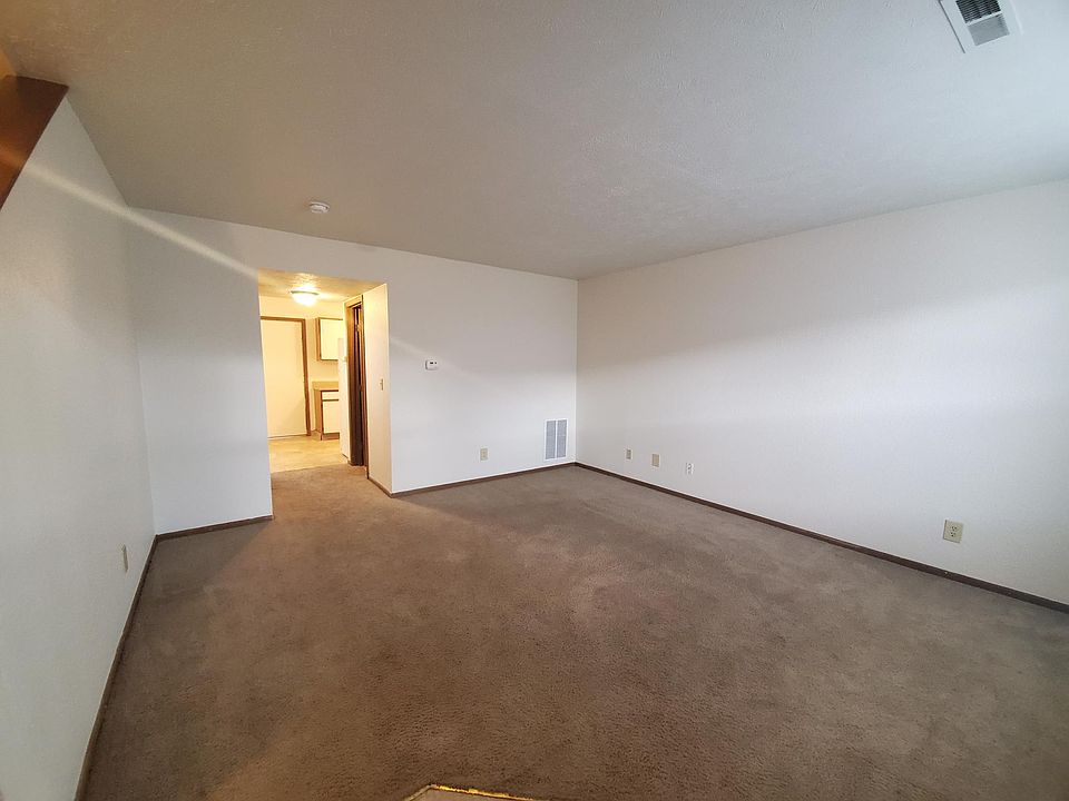 1st image of 6121 Applegrove Ln