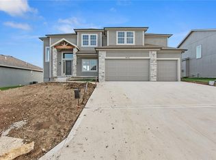 513 SE Carter Rd, Lees Summit, MO 64082