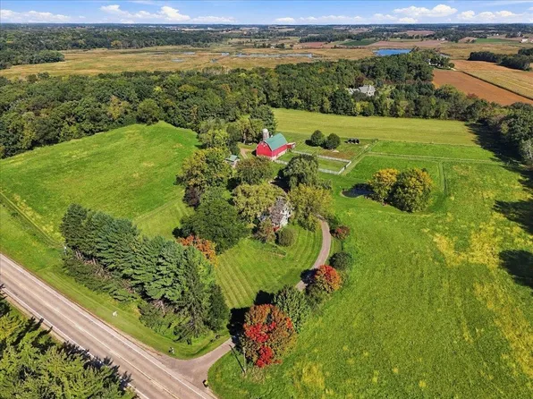 1942 County Road Bb, Cottage Grove, WI 53527