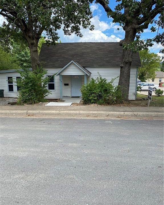 1st image of 848 N Storer Ave