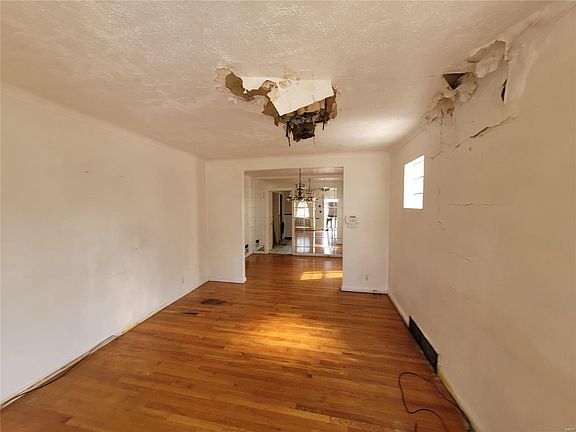 4th image of 6343 Amelia Ave