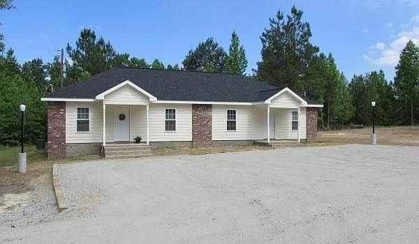 Entrance of duplex. Only left side for rent.