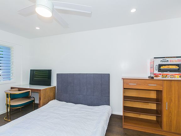 2nd image of 2336 Beckwith St #C