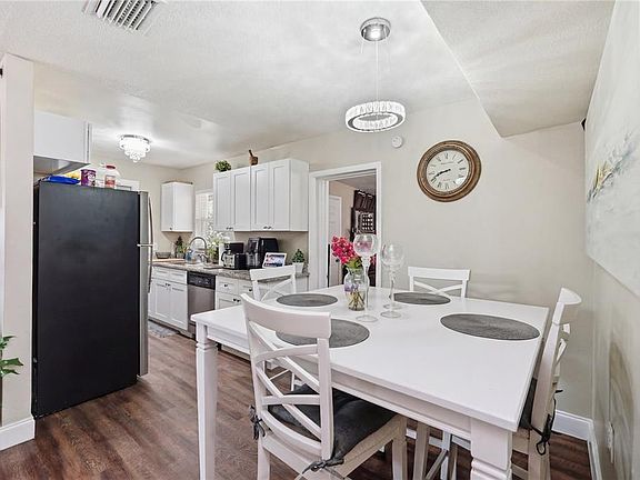 3rd image of 1410 KOZART COURT