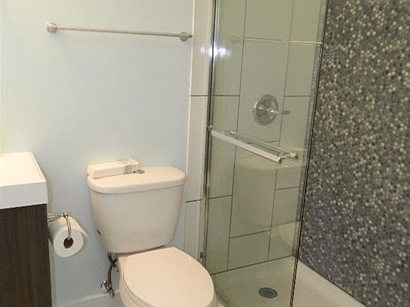 5th image of 834 Veralois Ln