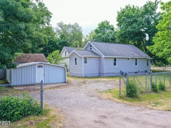 8190 Roosevelt Ave, Mount Morris, MI 48458