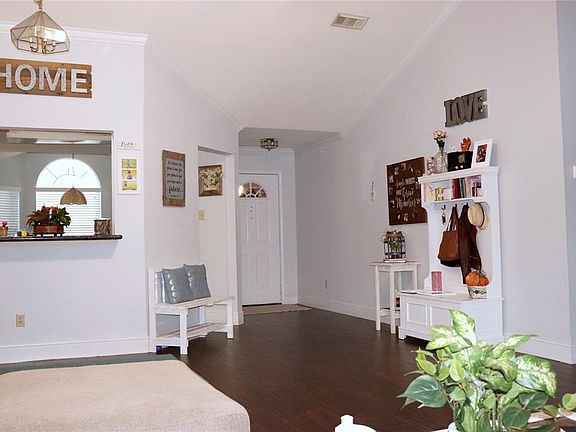 5th image of 2315 Old Oak Ln