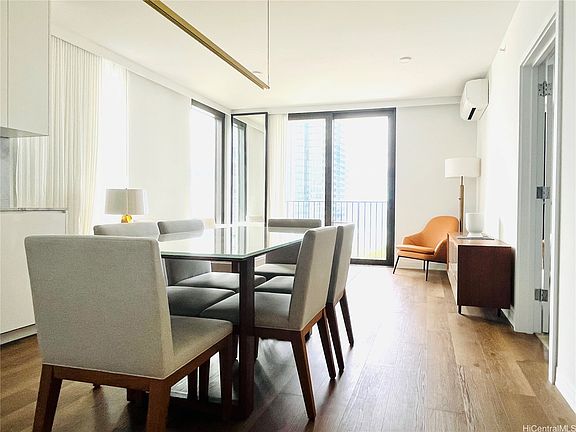 3rd image of 987 Queen St #1802