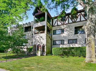110 Green Bay Rd APT 301, Glencoe, IL