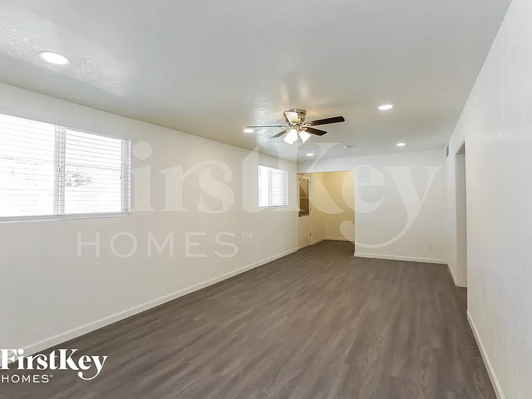 3124 W San Miguel Ave — Photo 6