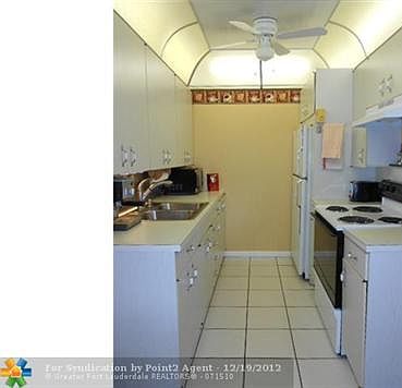 4th image of 4026 Harwood Cres #D