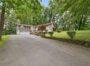 411 Creekwood Dr, Stroudsburg, PA 18360