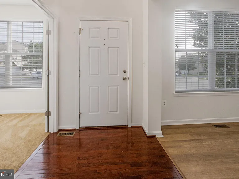 4 Cornerstone Dr — Photo 2