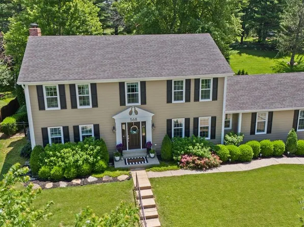 568 Ballas Park Dr, Saint Louis, MO 63122