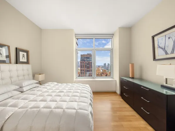 310 East 53rd Street image 11 of 14