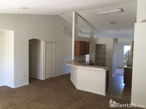 4th image of 21 Felton Ln