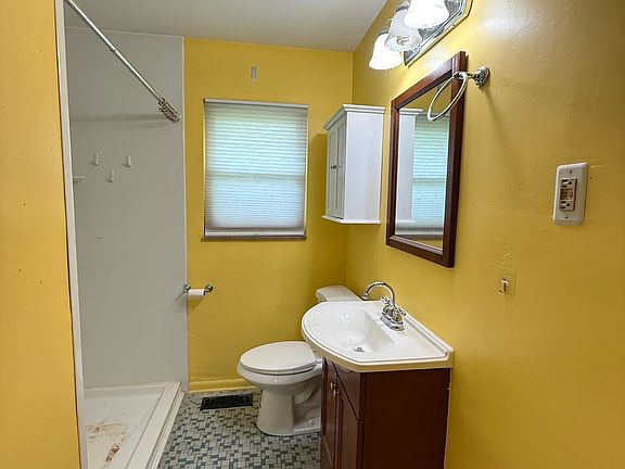 5th image of 305 N Eaton Ave