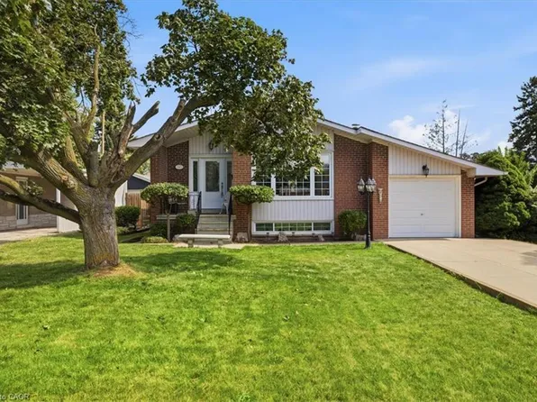 343 Duncombe Dr, Burlington, ON L7L 4M2