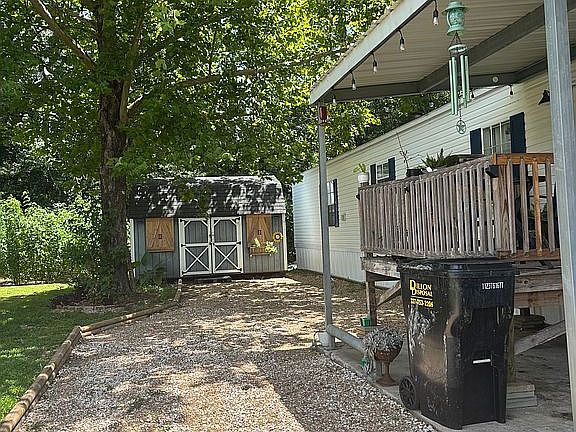 3rd image of 450 Parish Rd Trailer 216