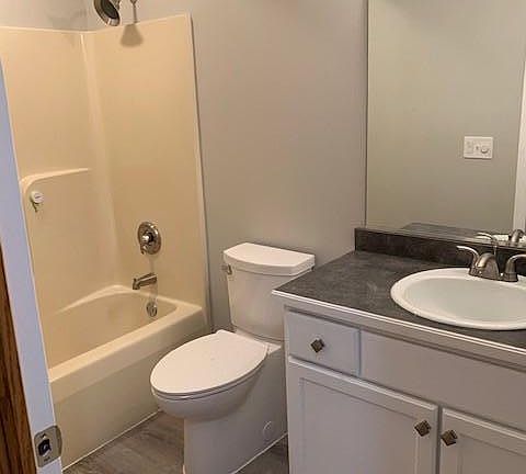 5th image of 1071 Charleton Dr