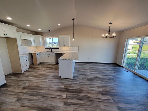 2nd image of 5222 Bunker Dr