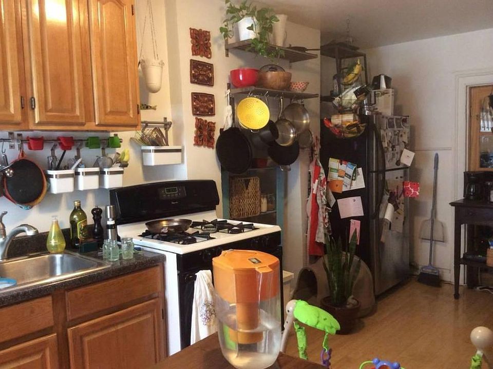 1st image of 292 Saint James Pl APT 1
